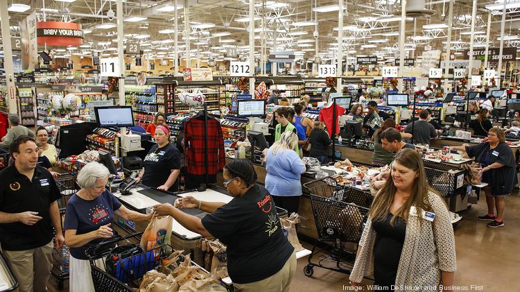 El Concilio de LA aprueba la Semana Laboral Justa que beneficia a 70 mil trabajadores de tiendas al menudeo y supermercados