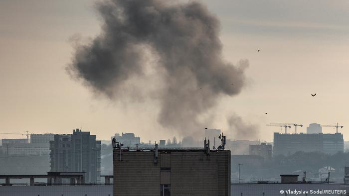 Nueva oleada de bombardeos en Ucrania deja al menos un muerto en Kiev