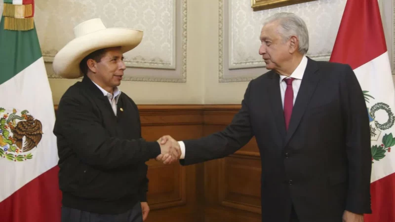 López Obrador acusa a las “élites” de Perú de forzar destitución de Castillo. Le ofrece asilo político