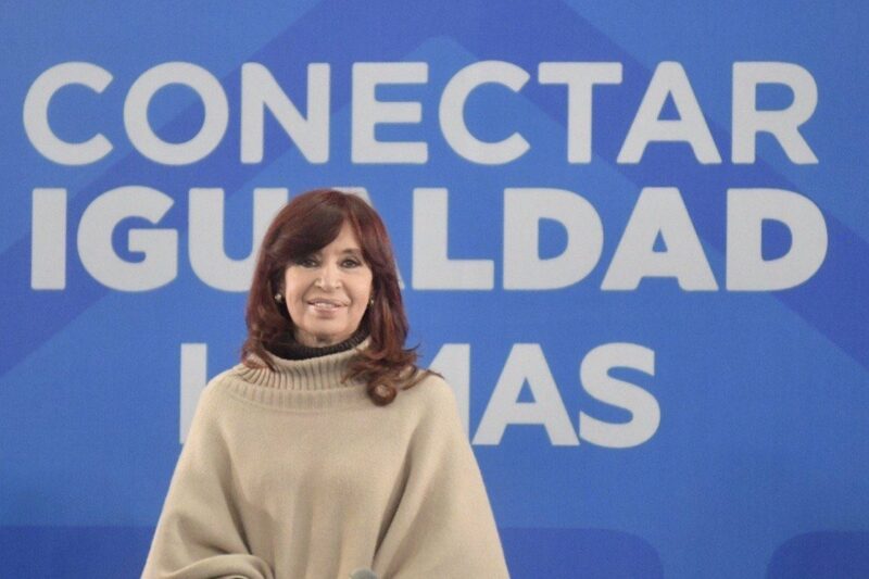 Condenan a la vicepresidenta argentina, Cristina Fernández de Kirchner, a 6 años de prisión