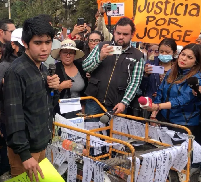 Video: Del Mazo ofrece, ante AMLO, hacer justicia a familia de vendedor de tamales asesinado, por un conductor ebrio y liberado 48 horas después de ser detenido