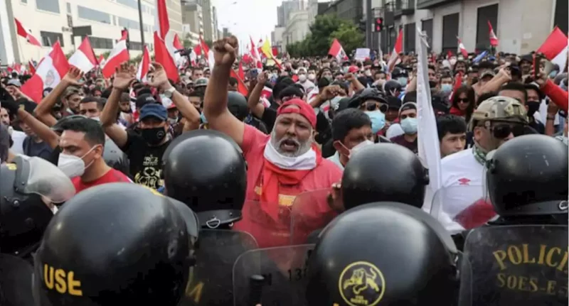Videos: Crecen las protestas en Perú que piden disolver el Congreso y liberar a Pedro Castillo