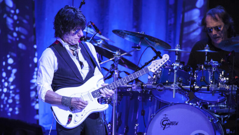 Videos: Muere Jeff Beck, uno de los guitarristas más destacados de la historia y ganador de 8 Grammys