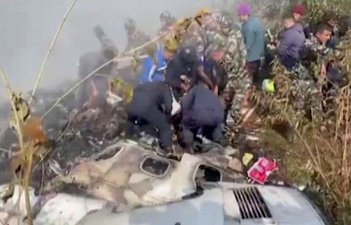 Videos: Se registra el peor accidente aéreo de Nepal: 69 fallecidos