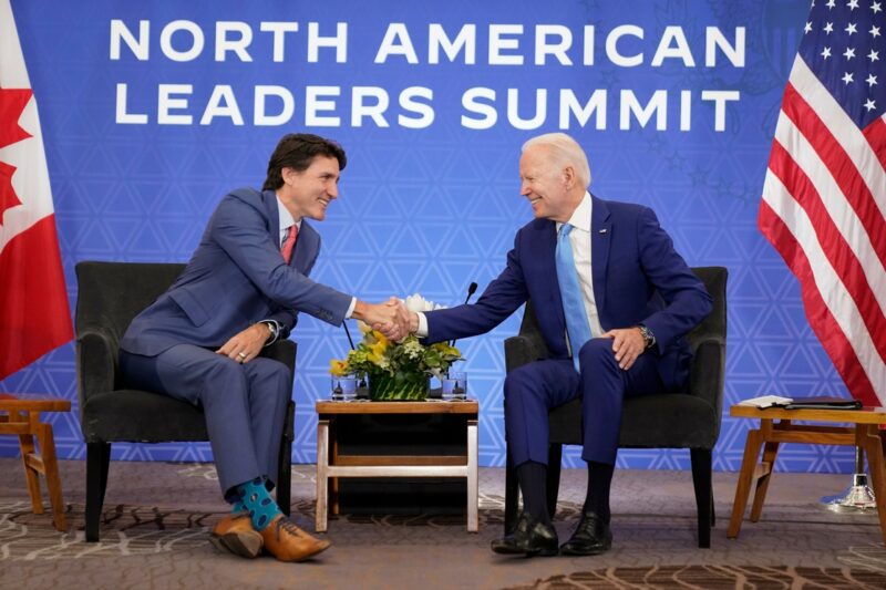Biden y Trudeau en privado tratan el fomento de las relaciones comerciales, abasto de minerales críticos, la situación en Haití y cadenas de suministro