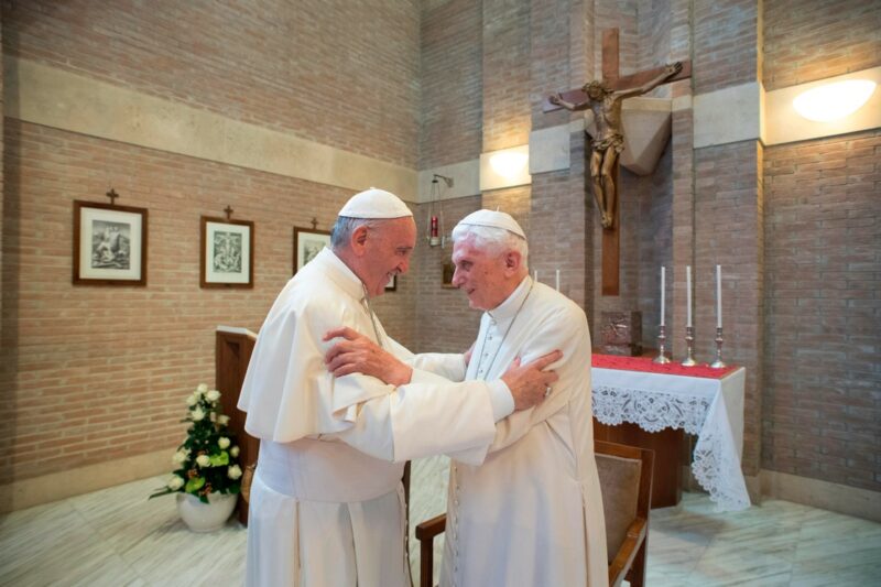 Inaugura el papa Francisco el 2023 con homenaje al “amado” Benedicto XVI