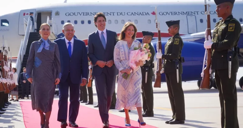 Video: El Primer Ministro de Canadá, Justin Trudeau, también aterrizó en el AIFA. Lo recibió AMLO