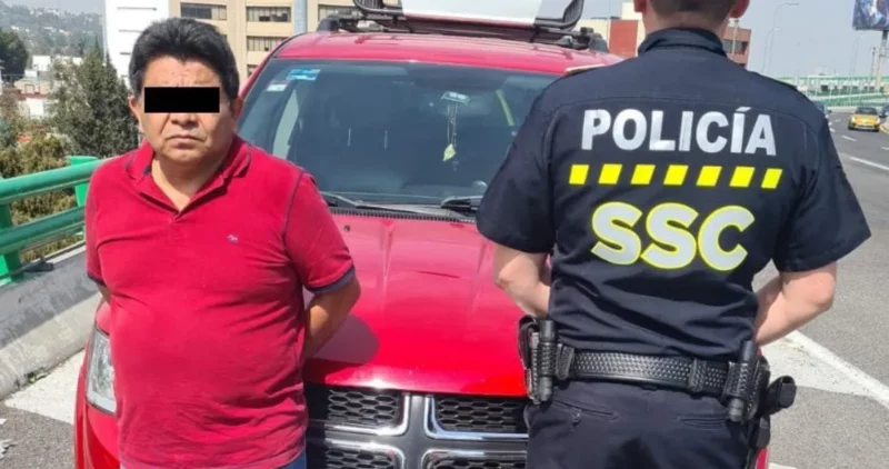 Policías detienen a un hombre que viajaba con siete AK-47 y droga en calles de la capital mexicana