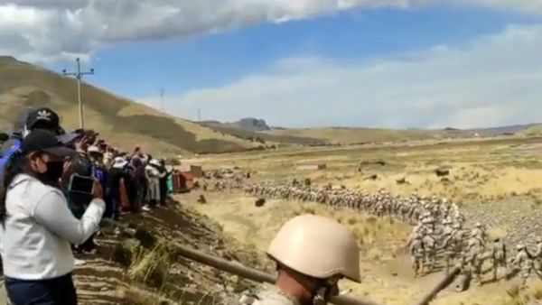 Videos: Boluarte militariza la región de Puno, en el sur de Perú; parece zona de guerra
