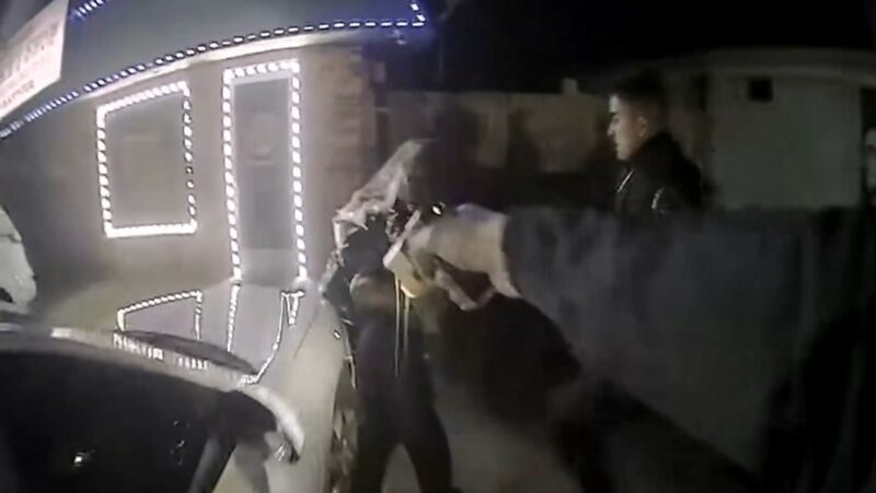 Difunden video del arresto mortal de afroamericano, electrocutado por policías en Carolina del Norte