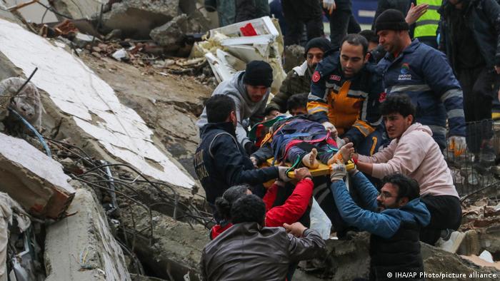 Videos: Más de 7.100 muertos, caos y destrucción por terremotos en Turquía y Siria