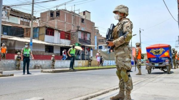 Gobierno decreta estado de emergencia en siete regiones de Perú por la crisis social y política
