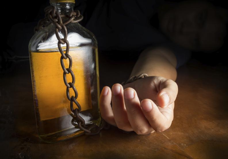 Video: Ningún beneficio para la salud con el alcohol, afirma reporte canadiense