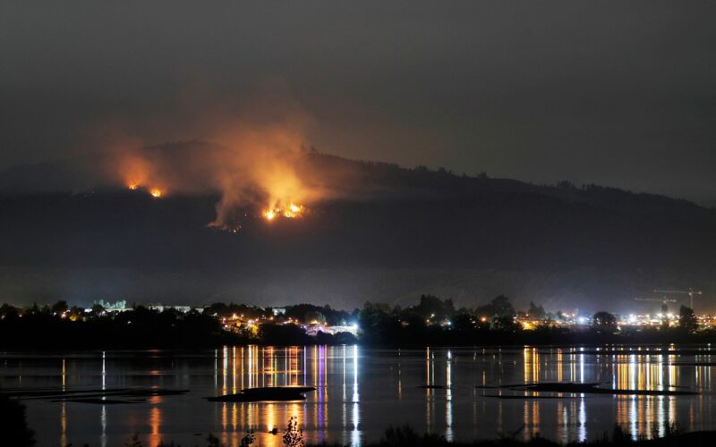 Decreta Chile toque de queda nocturno en zonas de incendios forestales