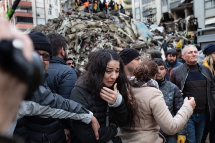 Videos: Ya son 3 mil fallecidos y más de 12 mil heridos por el terremoto en Turquia y Siria