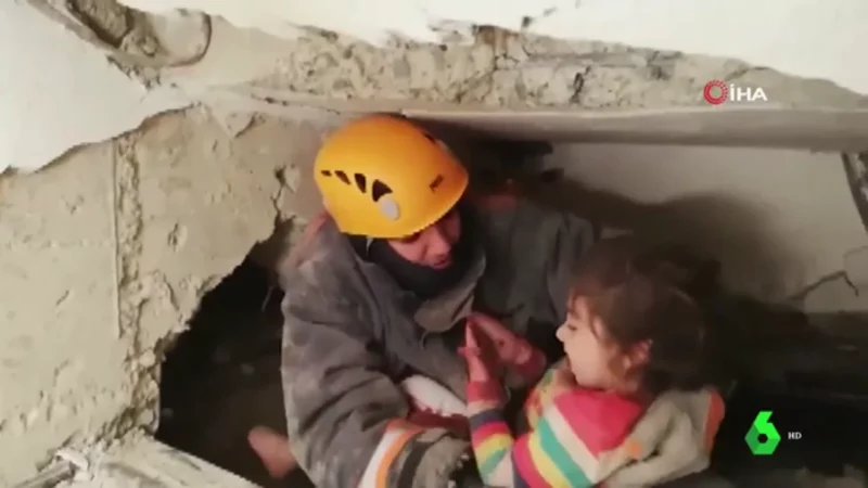 Videos: Al menos 2 mil 300 muertos por terremoto de 7.8 en Turquía y Siria