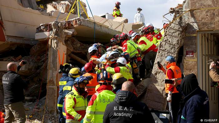 Video: Ya son 23 mil muertos y 75 mil rescatados de los escombros