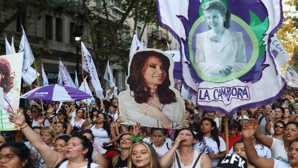 Videos: Publican detalles de sentencia de 6 años de cárcel a la vicepresidenta argentina Cristina Fernández