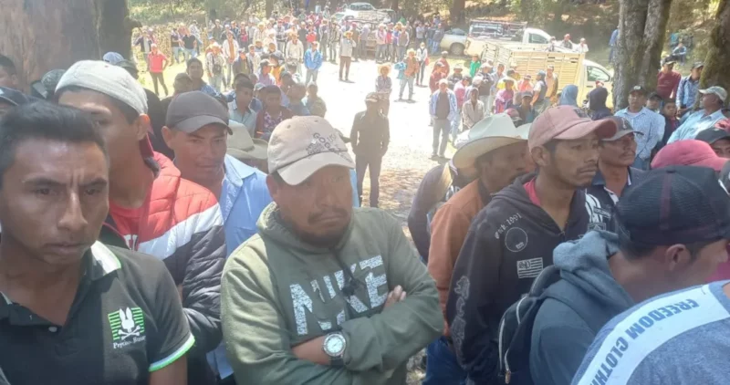 Pobladores en Guerrero retienen cuartel y a 40 militares; exigen caminos y escuela