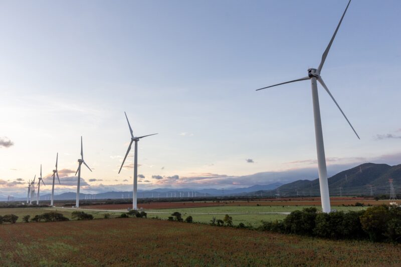 Para el 2024, México se compromete a generar 35% de energía con fuentes renovables, energía solar, eólica y termoeléctricas: AMLO