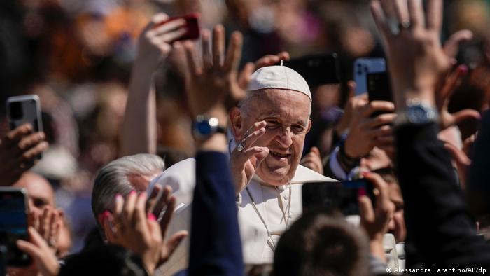 El Papa Francisco lanza la bendición ‘urbi et orbi’ con la vista puesta en la violencia desatada en Jerusalén