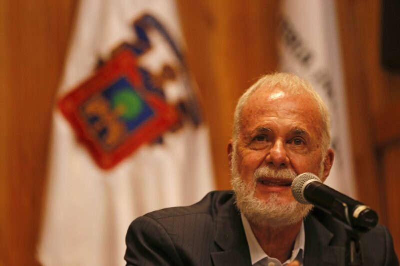 Videos: “Tengo Alzheimer, sirvo más yéndome”, dijo Raúl Padilla, ex rector de la UdG, según carta póstuma filtrada