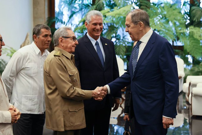El jefe de la diplomacia rusa, Serguéi Lavrov, visita Cuba y reitera su condena al embargo de EU