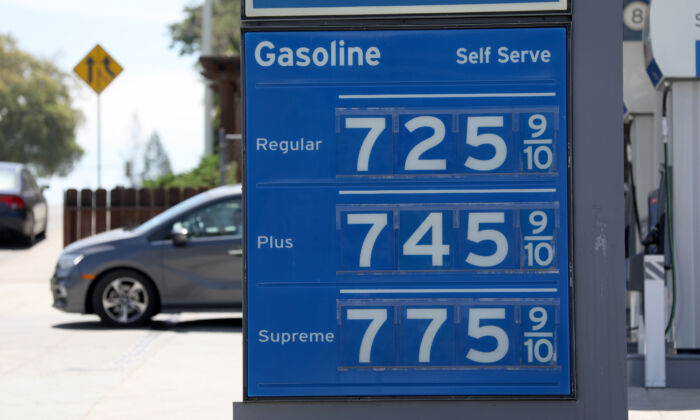 Votantes piden que se haga extensiva a EU ley californiana que sanciona a petroleras que aumenten precios de gasolina
