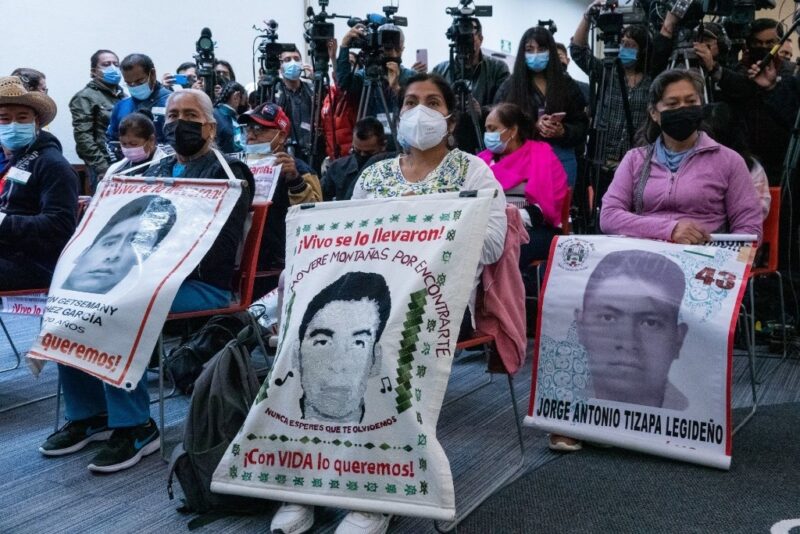 El Ejército tiene cuentas pendientes sobre los 43 de Ayotzinapa: padres