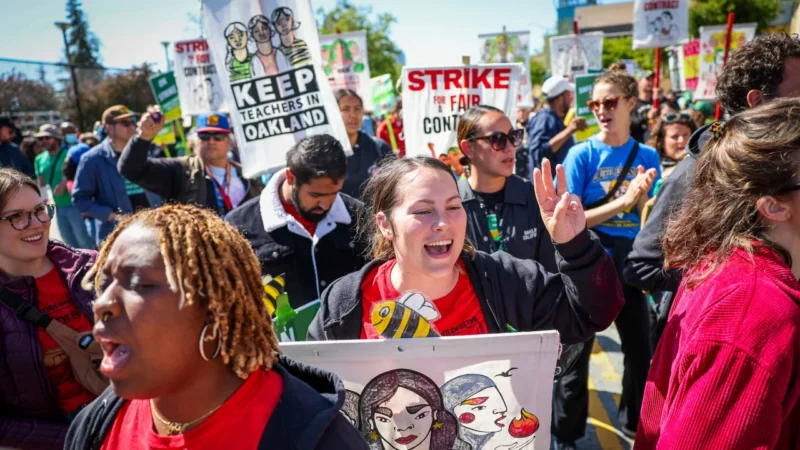 Fin a la huelga de Oakland al cumplirse las principales demandas de maestros; este martes se reanudaron las clases