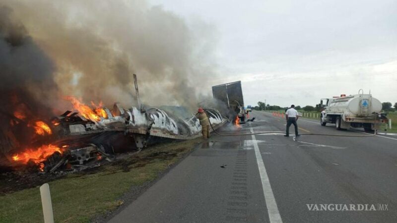 Fallecen 13 personas tras choque entre tráiler y camioneta Van en carretera de Tamaulipas