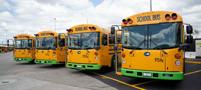 El distrito escolar angelino adquirirá 180 autobuses eléctricos para el Patio de Sun Valley para 2026