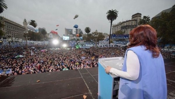 Videos: Cristina Fernández encabeza homenaje de argentinos a 20 años de la asunción de Néstor Kirchner