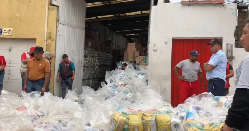 Video: Morenista localiza una bodega con miles de despensas del PRI-PAN-PRD en Tlalnepantla, EdoMex