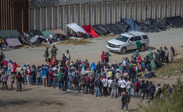 A horas del fin del título 42, miles de migrantes intentan cruzar a EU