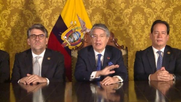 Video: El presidente de Ecuador disuelve la Asamblea Nacional y convoca a elecciones legislativas y presidenciales