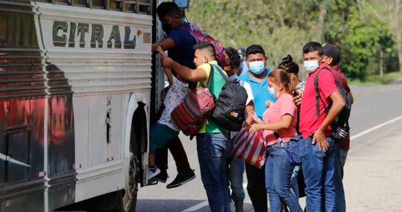 Reportan secuestro de 50 migrantes en Matehuala, SLP; hallan autobús en Monterrey