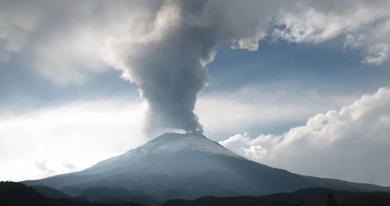 Aumentan el nivel de alerta volcánica a Fase Tres. Científicos se declaran en sesión permanente por el Popo