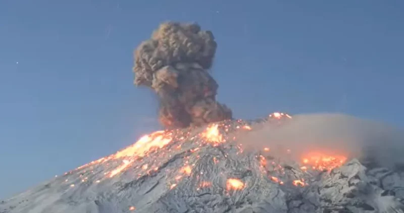 Videos: El Popocatépetl, enfurecido y expulsa lava; volvió a temblar en la Magdalena Contreras