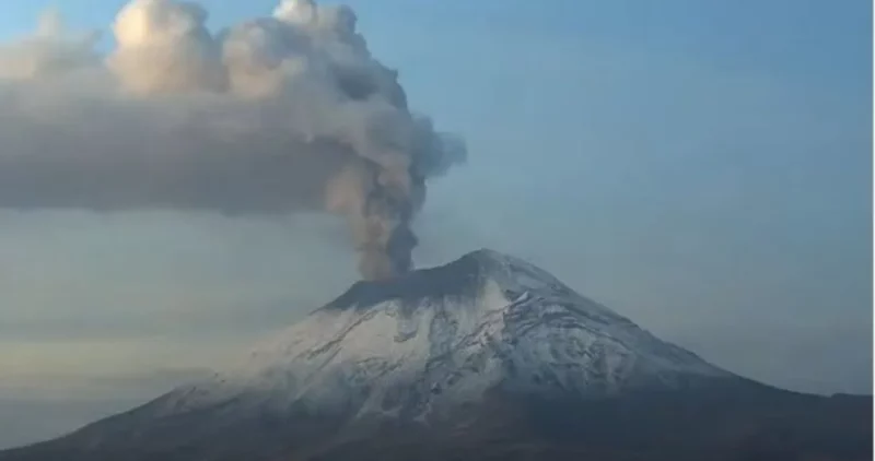 Videos: El Popo se mantiene con constante actividad. De momento no será evacuada la población que vive cerca del volcán