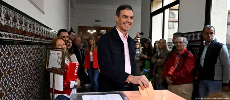 Españoles acuden a las urnas con el derechista Partido Popular como favorito