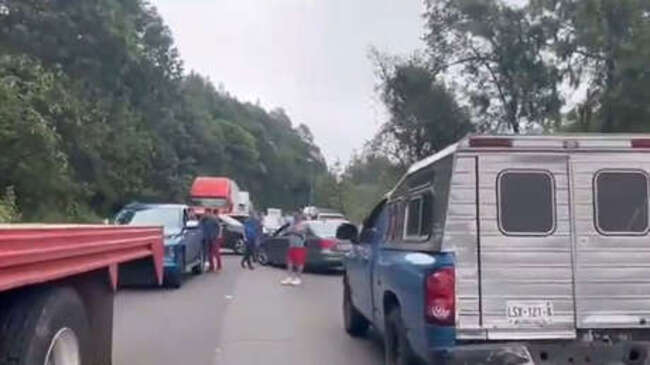 Video: Comando armado realiza un asalto masivo a automovilistas en autopista Orizaba-Esperanza