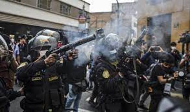 Videos: La Policía reprime a manifestantes en una nueva marcha contra el Gobierno en Lima