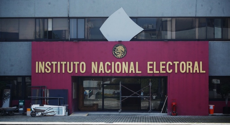 El IFE ordena a Morena que sus aspirantes presidenciales no realicen asambleas públicas y que las hagan en sitios cerrados, de preferencia en sedes partidistas