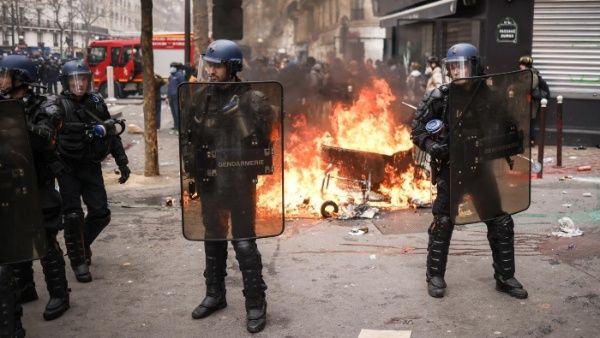 Más de 70 detenidos tras sexta noche de protestas en Francia