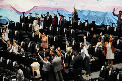 Morena y aliados legislativos firman llamado a la unidad, excepto adeptos de Ebrard