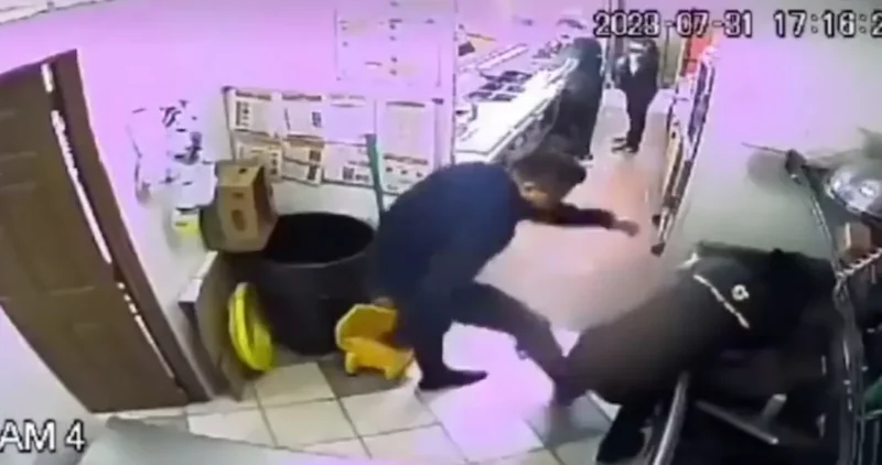 Videos: La bestia le fracturó el rostro al chico de Subway-SLP. Y ha golpeado a otros