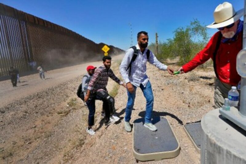 Preocupa aumento de cruce de migrantes por el desierto de Arizona
