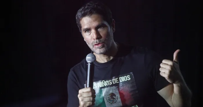 El actor ultraderechista Eduardo Verástegui registra en INE su eventual candidatura presidencial independiente