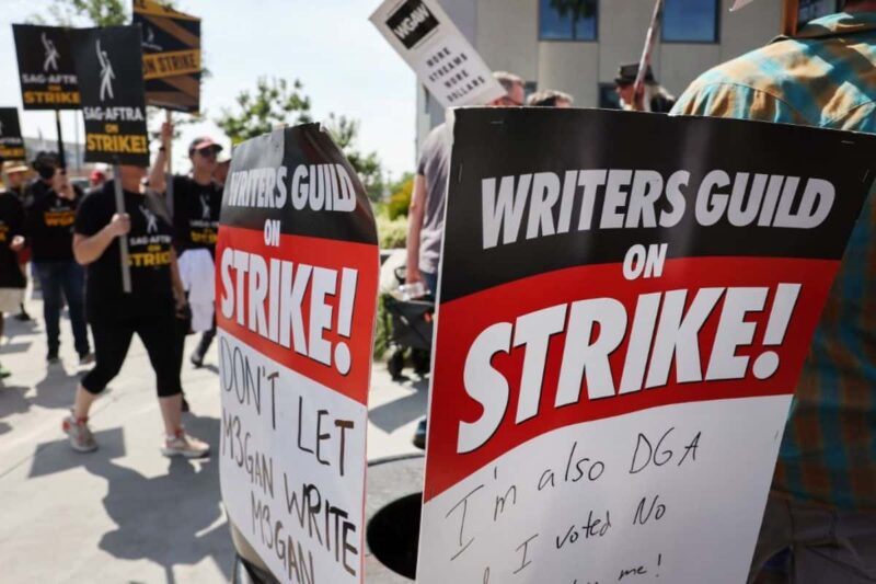 Hoy puede terminar la huelga de escritores contra estudios de Hollywood